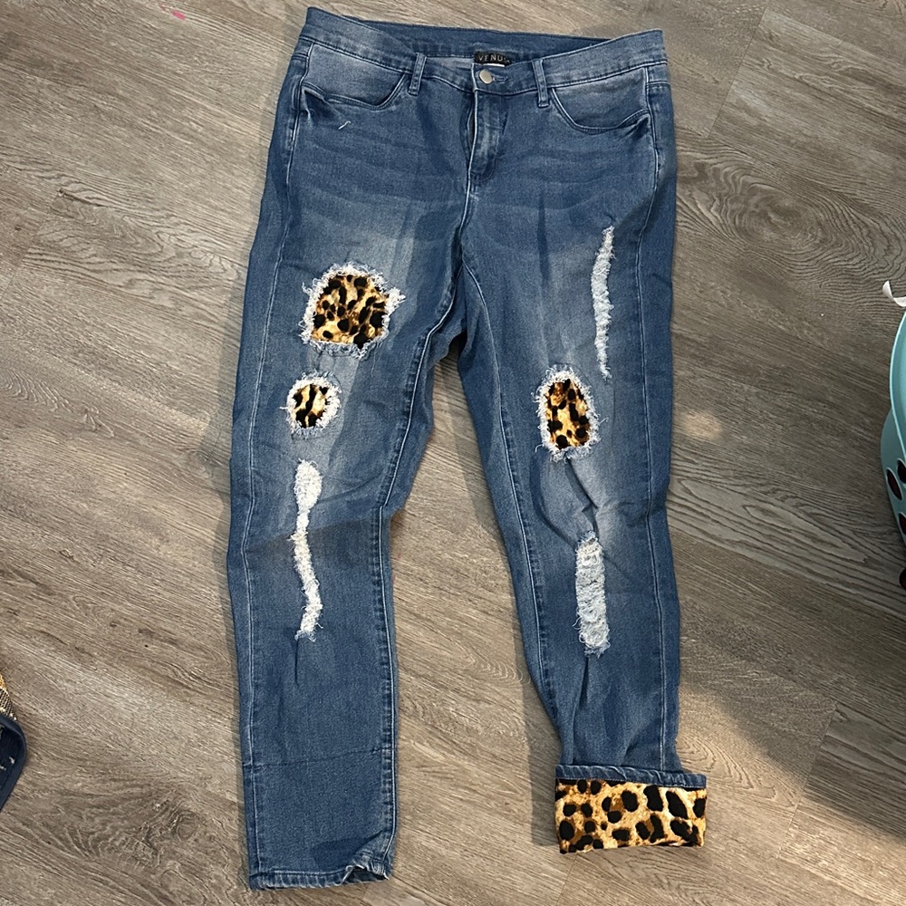 VENUS Blue Jeans with Leopard Accents
